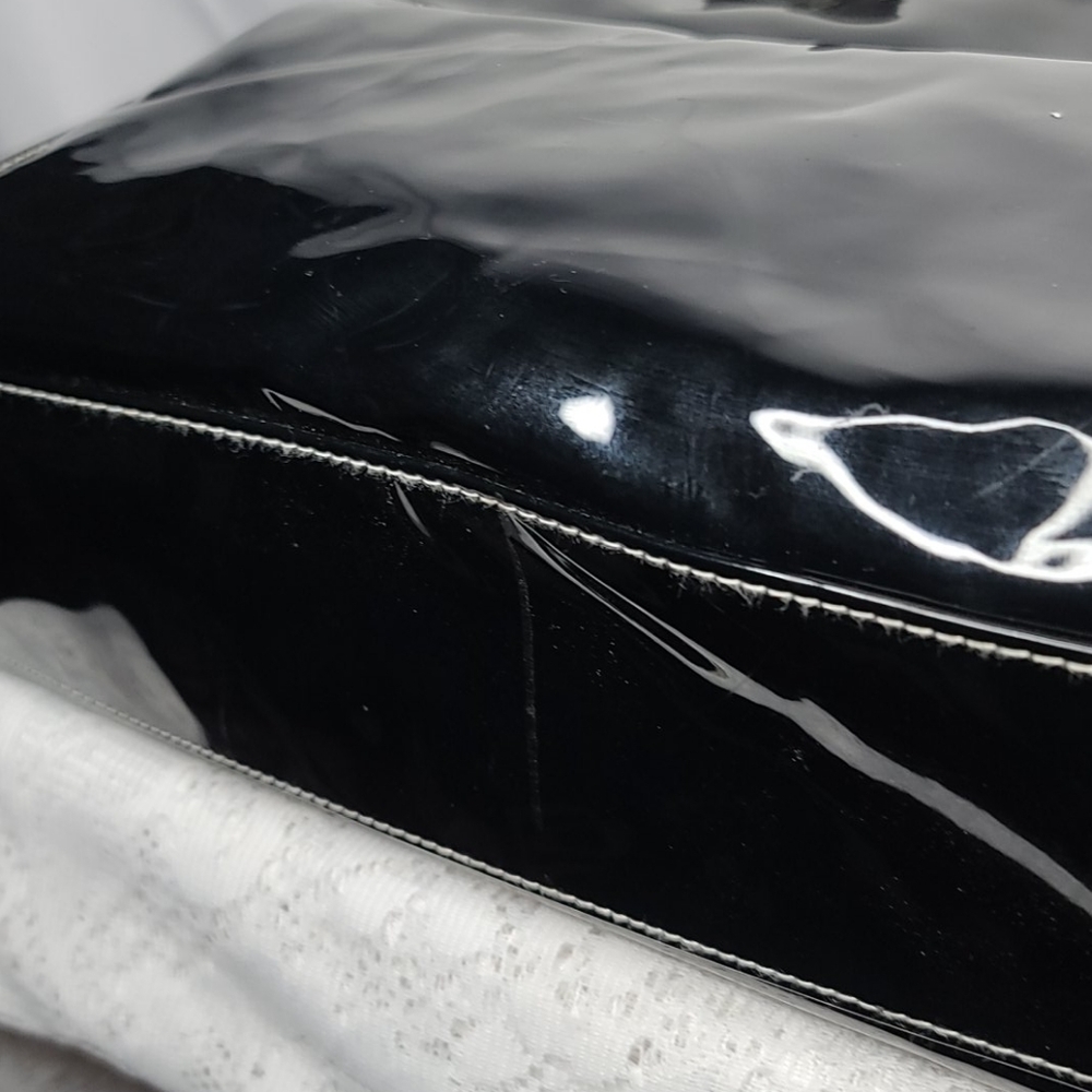 Sondra Robert's black glossy large tote bag - Picture 5 of 8
